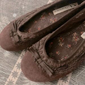 Adorable Brown Suede Flats With Bows